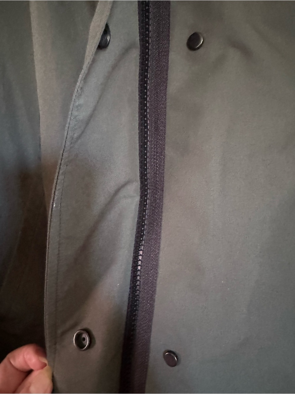 Everlane women’s Olive Green Hooded RainCoat - Picture 7 of 10